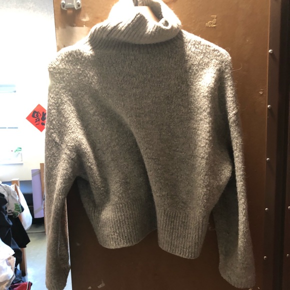 Grey turtle neck sweater - Picture 3 of 4